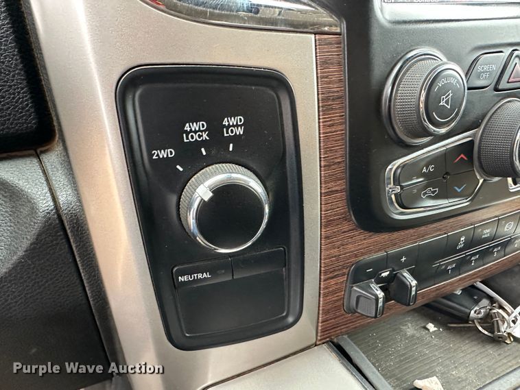 image for item LT9133 2018 Dodge Ram 3500  Crew Cab flatbed pickup truck