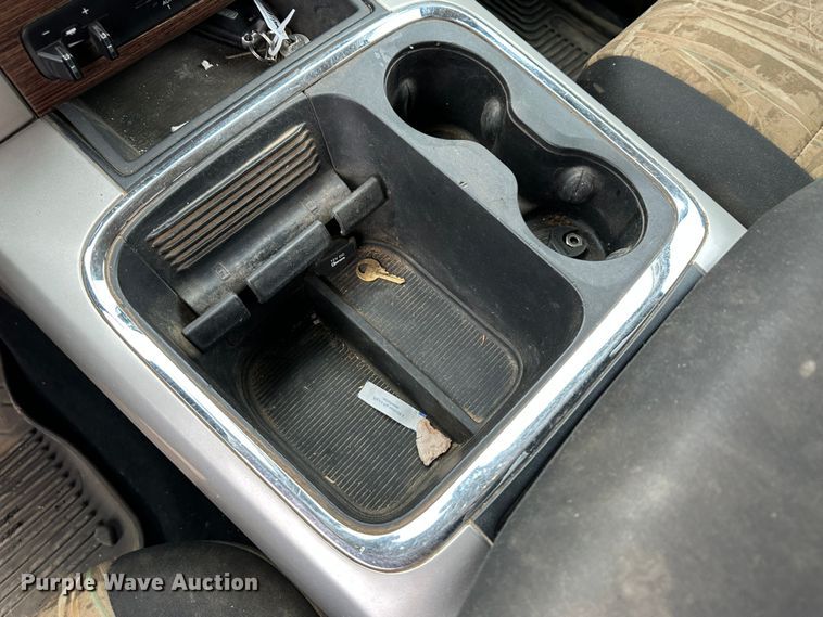 image for item LT9133 2018 Dodge Ram 3500  Crew Cab flatbed pickup truck