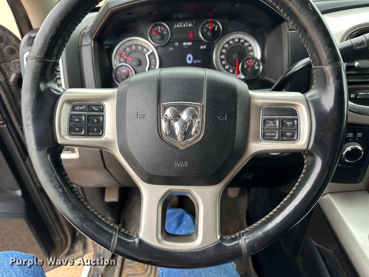 image for item LT9133 2018 Dodge Ram 3500  Crew Cab flatbed pickup truck