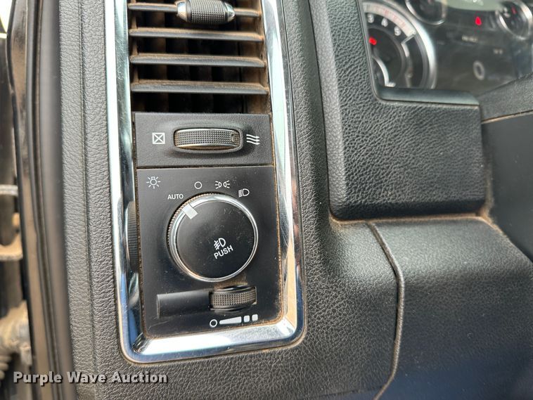 image for item LT9133 2018 Dodge Ram 3500  Crew Cab flatbed pickup truck