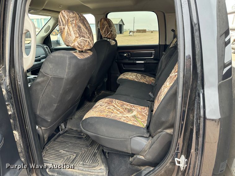 image for item LT9133 2018 Dodge Ram 3500  Crew Cab flatbed pickup truck