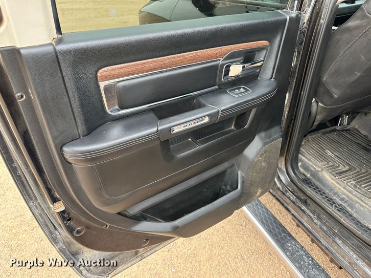 image for item LT9133 2018 Dodge Ram 3500  Crew Cab flatbed pickup truck