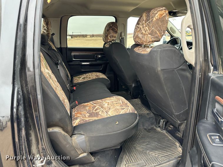 image for item LT9133 2018 Dodge Ram 3500  Crew Cab flatbed pickup truck