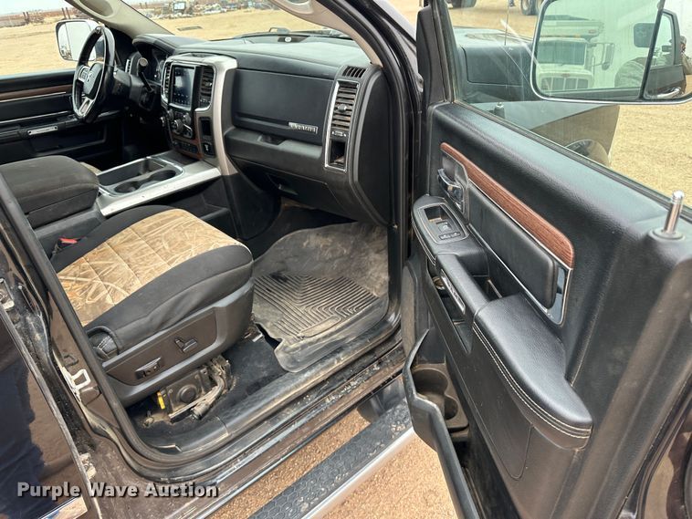 image for item LT9133 2018 Dodge Ram 3500  Crew Cab flatbed pickup truck