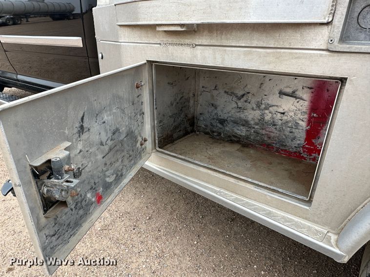 image for item LT9133 2018 Dodge Ram 3500  Crew Cab flatbed pickup truck