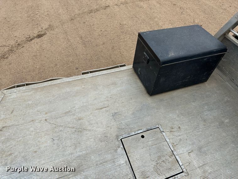 image for item LT9133 2018 Dodge Ram 3500  Crew Cab flatbed pickup truck