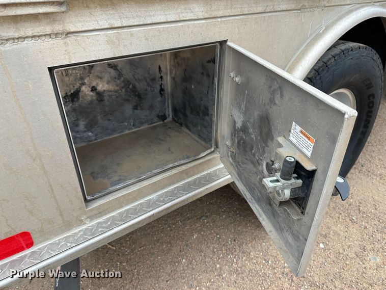 image for item LT9133 2018 Dodge Ram 3500  Crew Cab flatbed pickup truck