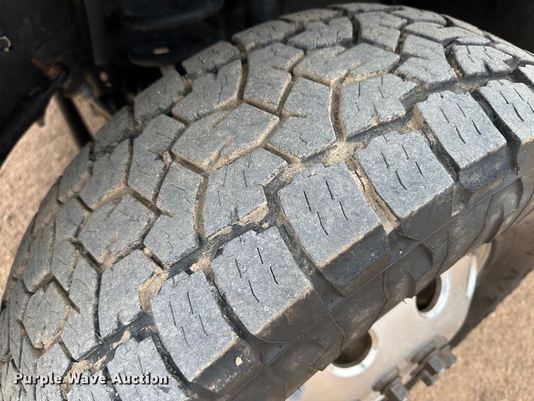 image for item LT9133 2018 Dodge Ram 3500  Crew Cab flatbed pickup truck