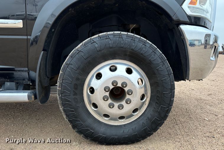 image for item LT9133 2018 Dodge Ram 3500  Crew Cab flatbed pickup truck