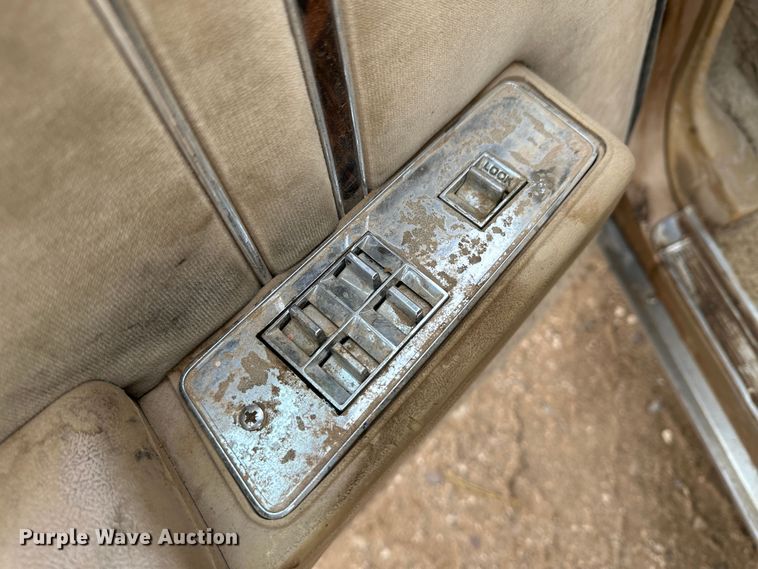 image for item LT9156 1985 Pontiac Parisienne