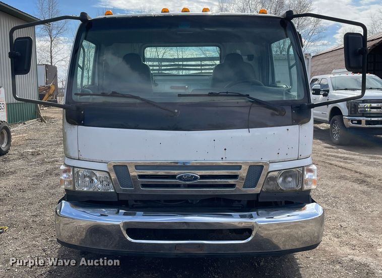 image for item MB9012 2008 Ford LCF  flatbed truck