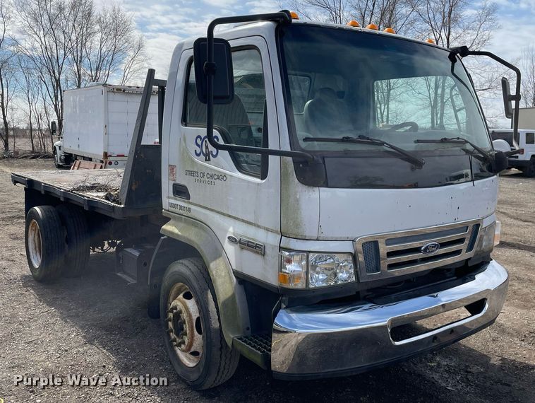 image for item MB9012 2008 Ford LCF  flatbed truck