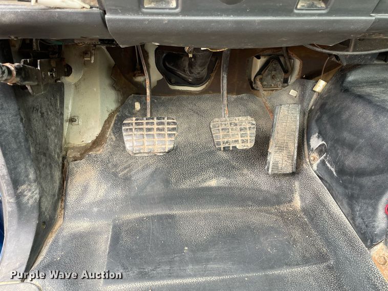 image for item MB9017 1996 Chevrolet Kodiak 5500  dump flatbed truck