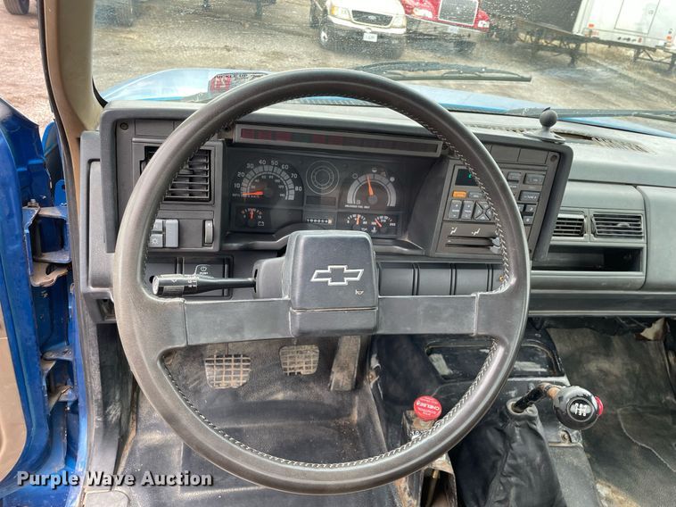 image for item MB9017 1996 Chevrolet Kodiak 5500  dump flatbed truck