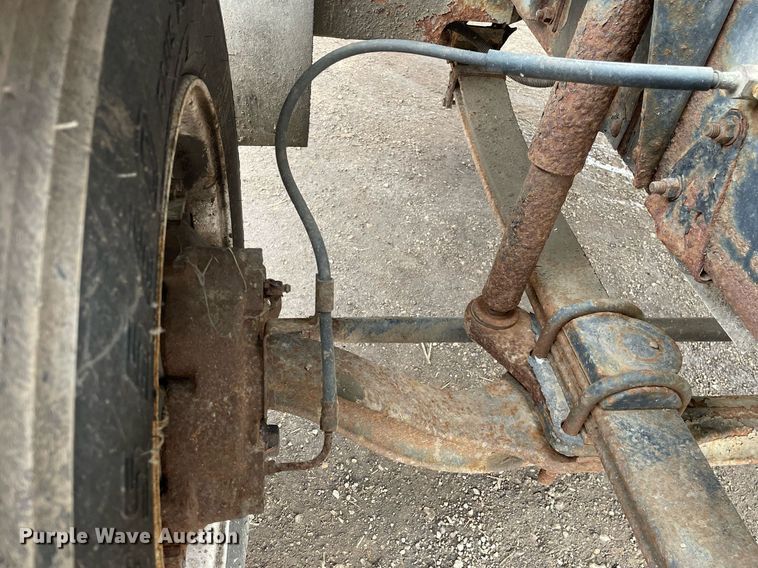 image for item MB9017 1996 Chevrolet Kodiak 5500  dump flatbed truck