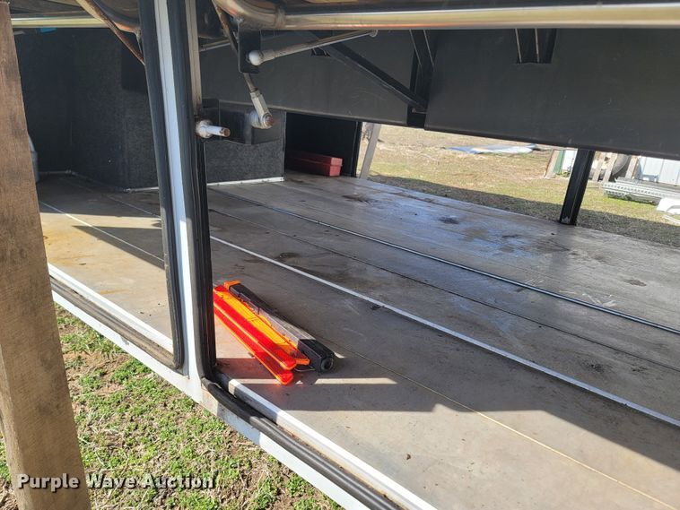 image for item MB9836 1998 Metrotrans TB2242  coach bus