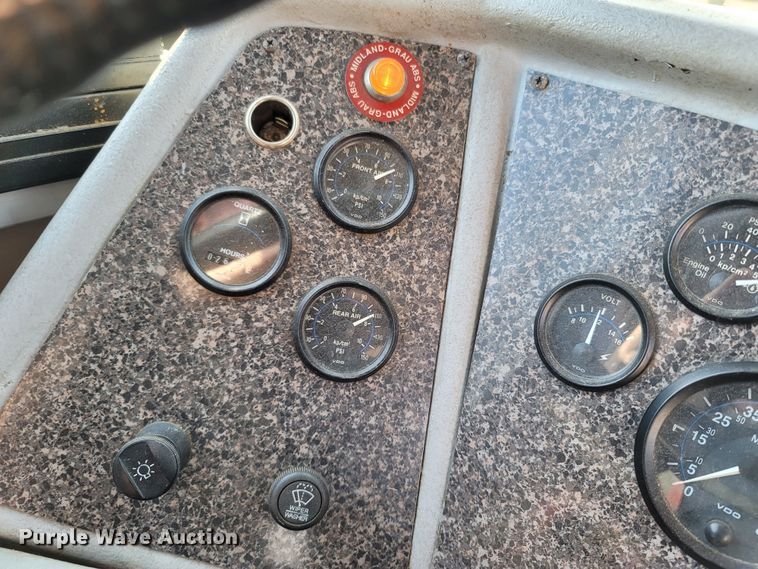 image for item MB9836 1998 Metrotrans TB2242  coach bus