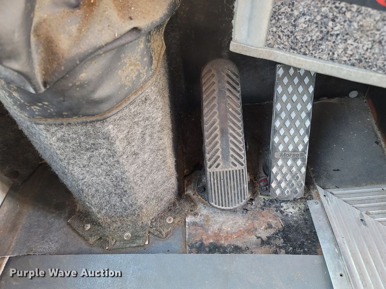 image for item MB9836 1998 Metrotrans TB2242  coach bus