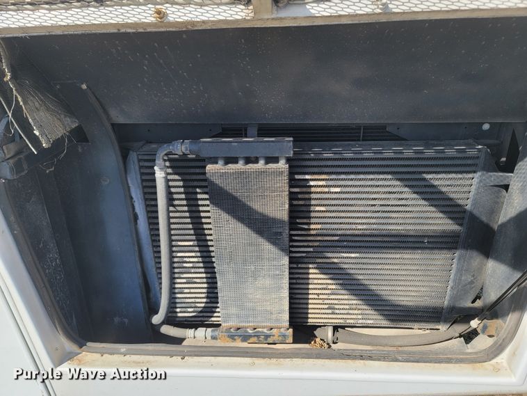 image for item MB9836 1998 Metrotrans TB2242  coach bus