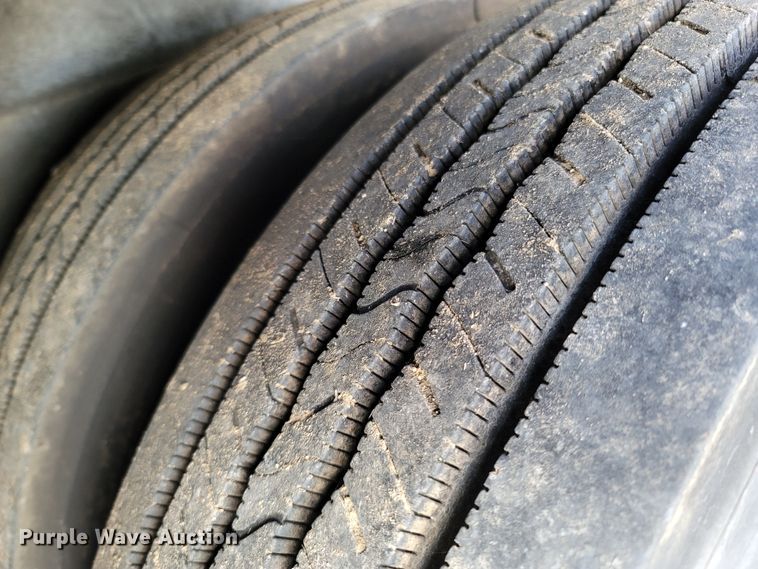 image for item MB9836 1998 Metrotrans TB2242  coach bus