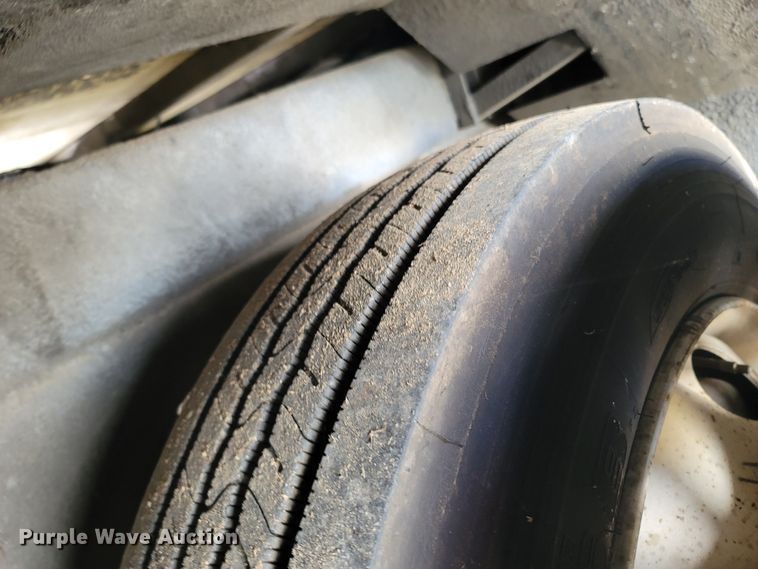 image for item MB9836 1998 Metrotrans TB2242  coach bus