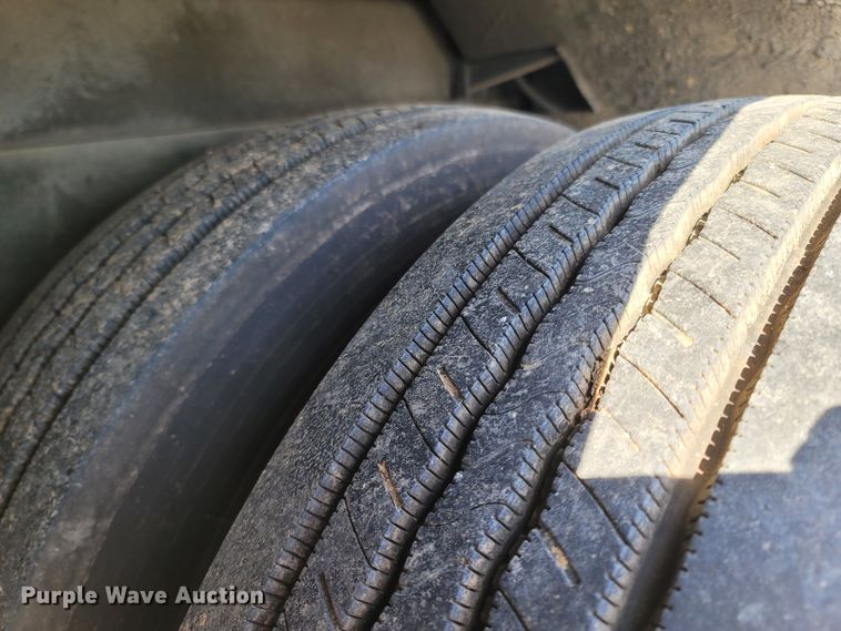 image for item MB9836 1998 Metrotrans TB2242  coach bus