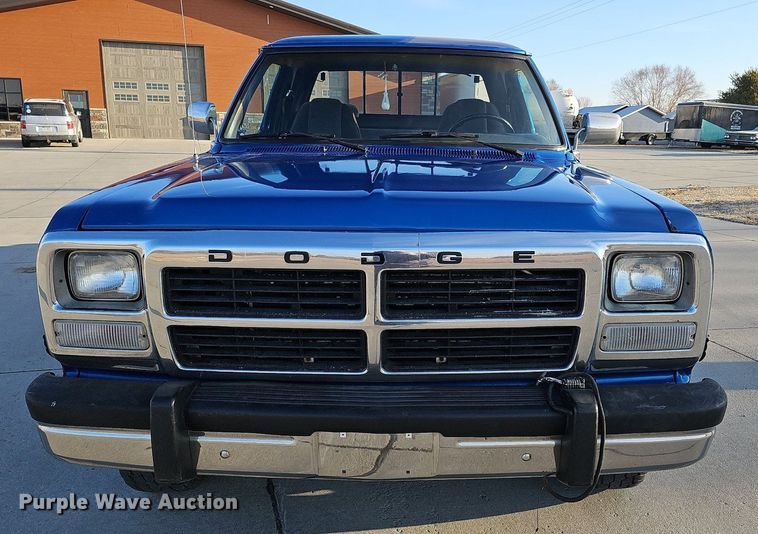 image for item MC9610 1993 Dodge Ram 250  Club Cab pickup truck