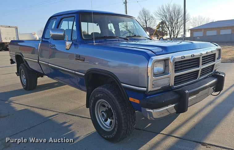 image for item MC9610 1993 Dodge Ram 250  Club Cab pickup truck