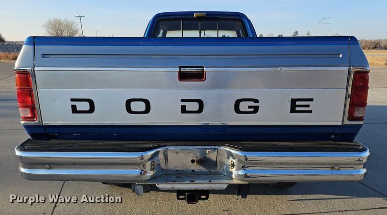 image for item MC9610 1993 Dodge Ram 250  Club Cab pickup truck