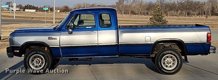 image for item MC9610 1993 Dodge Ram 250  Club Cab pickup truck