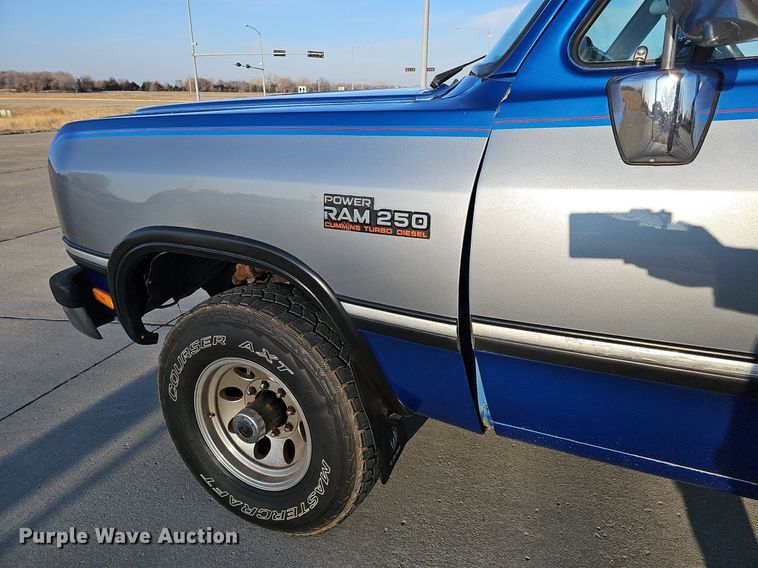 image for item MC9610 1993 Dodge Ram 250  Club Cab pickup truck