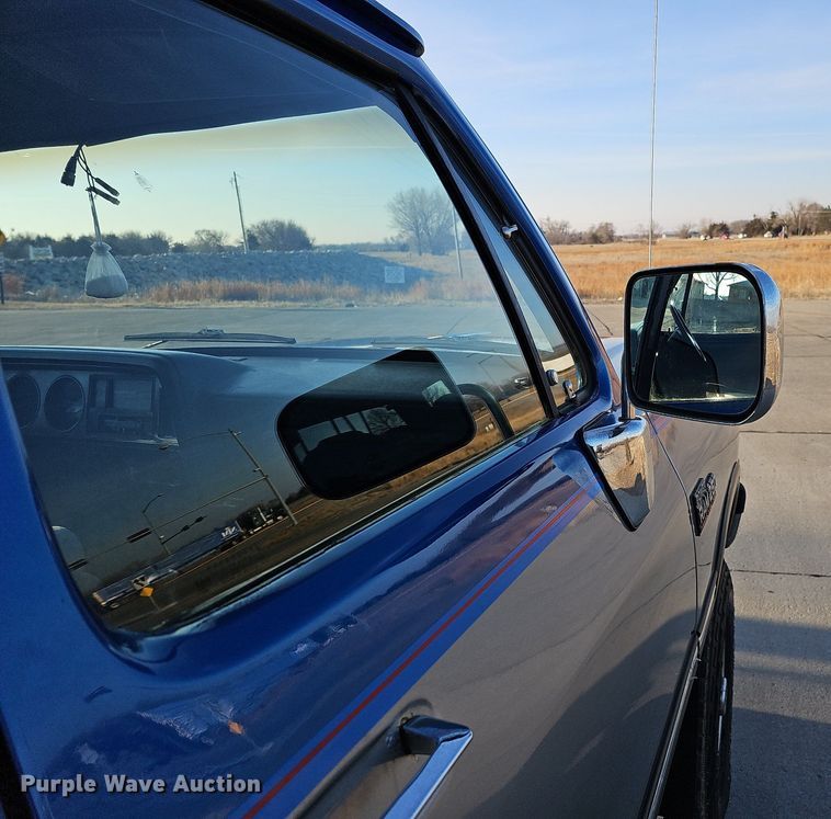 image for item MC9610 1993 Dodge Ram 250  Club Cab pickup truck