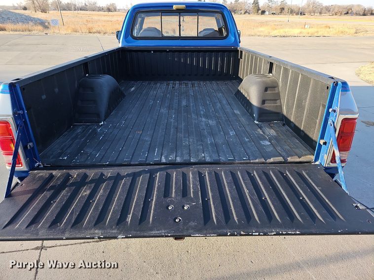 image for item MC9610 1993 Dodge Ram 250  Club Cab pickup truck