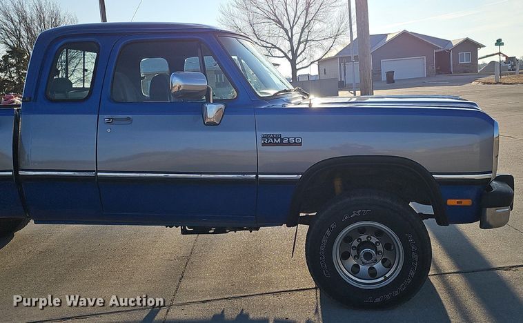 image for item MC9610 1993 Dodge Ram 250  Club Cab pickup truck