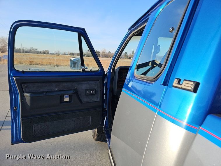 image for item MC9610 1993 Dodge Ram 250  Club Cab pickup truck