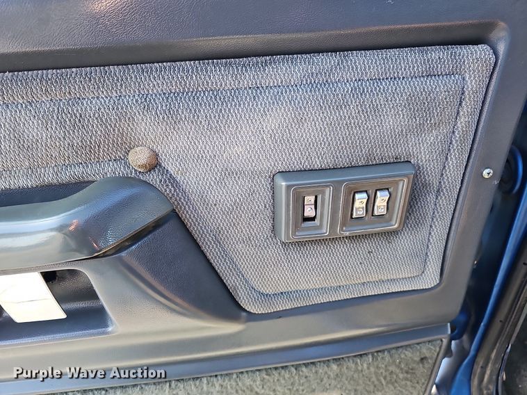 image for item MC9610 1993 Dodge Ram 250  Club Cab pickup truck