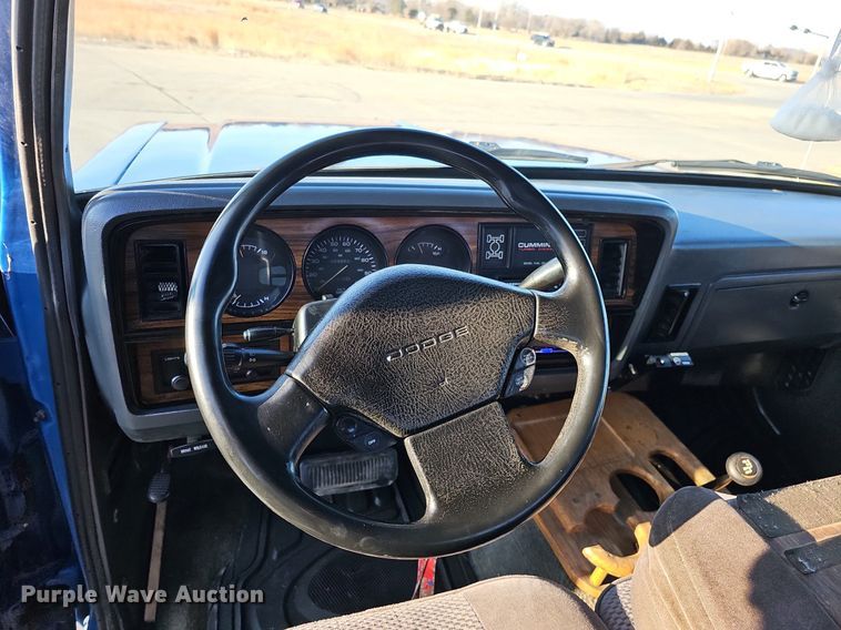 image for item MC9610 1993 Dodge Ram 250  Club Cab pickup truck