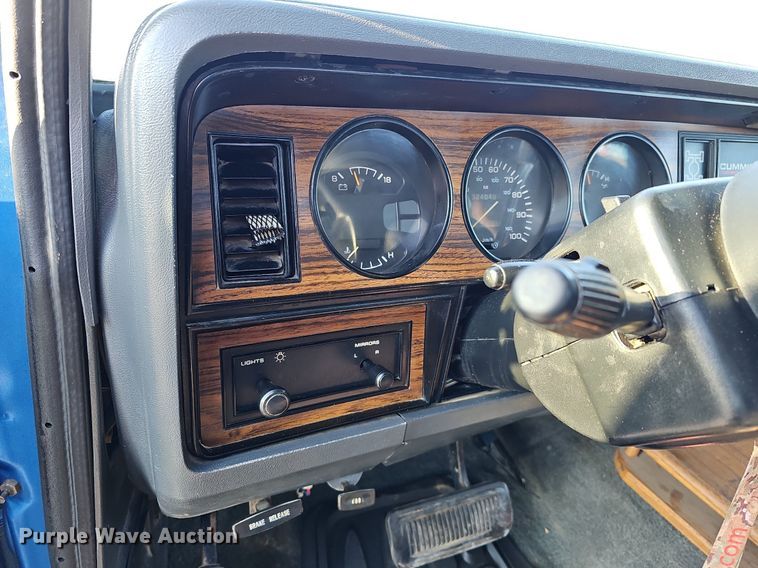 image for item MC9610 1993 Dodge Ram 250  Club Cab pickup truck