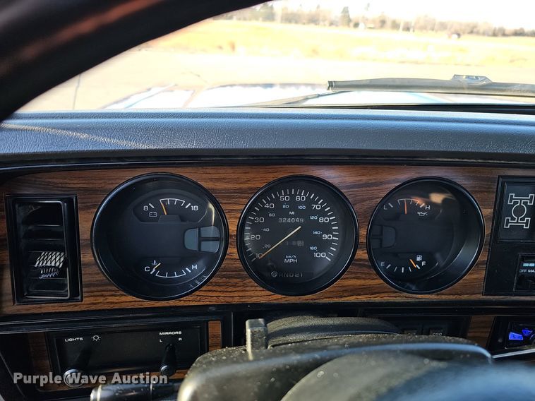 image for item MC9610 1993 Dodge Ram 250  Club Cab pickup truck