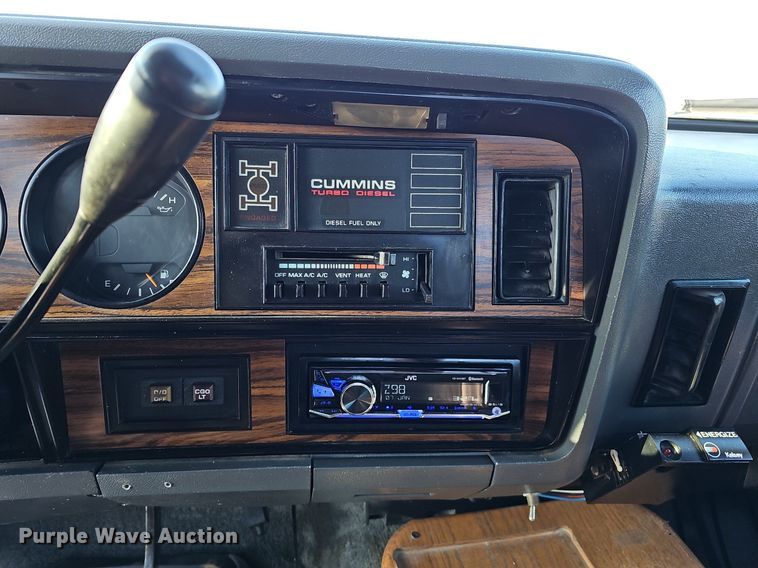 image for item MC9610 1993 Dodge Ram 250  Club Cab pickup truck