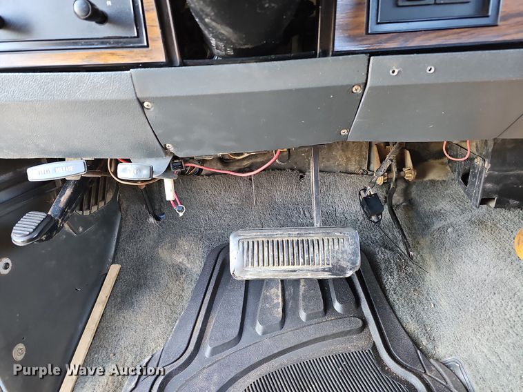 image for item MC9610 1993 Dodge Ram 250  Club Cab pickup truck