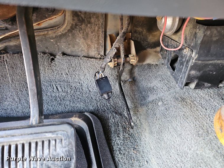 image for item MC9610 1993 Dodge Ram 250  Club Cab pickup truck