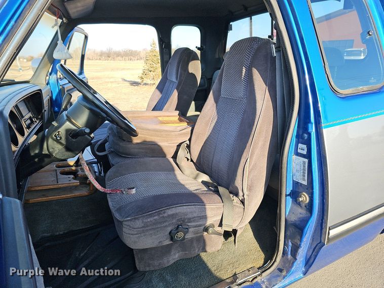 image for item MC9610 1993 Dodge Ram 250  Club Cab pickup truck