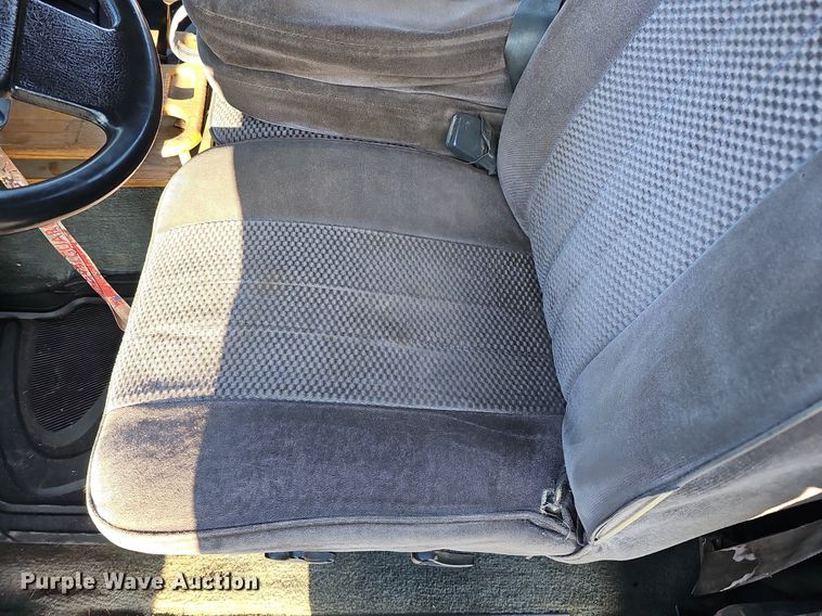 image for item MC9610 1993 Dodge Ram 250  Club Cab pickup truck