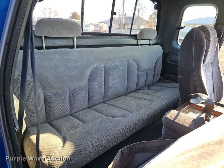 image for item MC9610 1993 Dodge Ram 250  Club Cab pickup truck