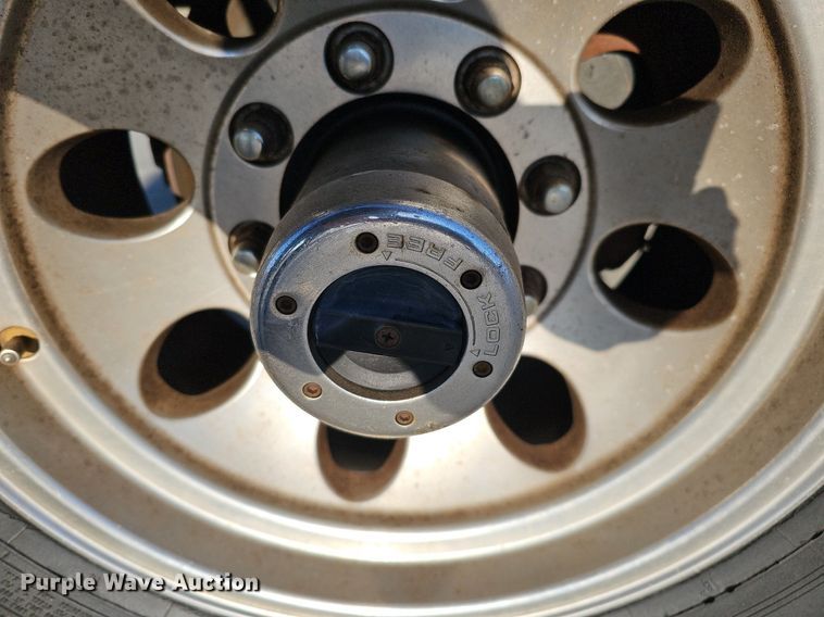 image for item MC9610 1993 Dodge Ram 250  Club Cab pickup truck