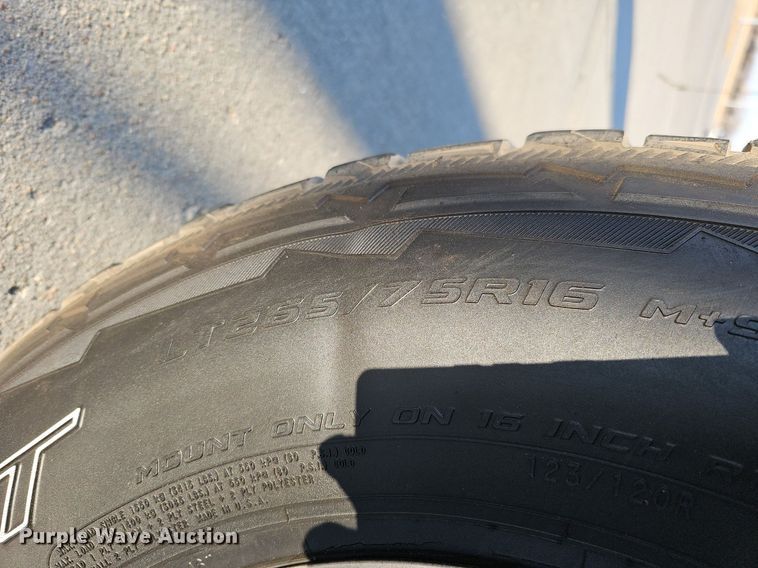 image for item MC9610 1993 Dodge Ram 250  Club Cab pickup truck