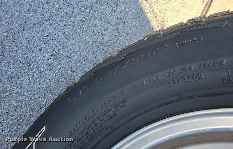 image for item MC9610 1993 Dodge Ram 250  Club Cab pickup truck