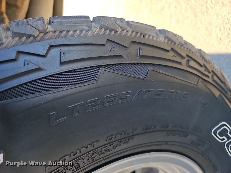 image for item MC9610 1993 Dodge Ram 250  Club Cab pickup truck