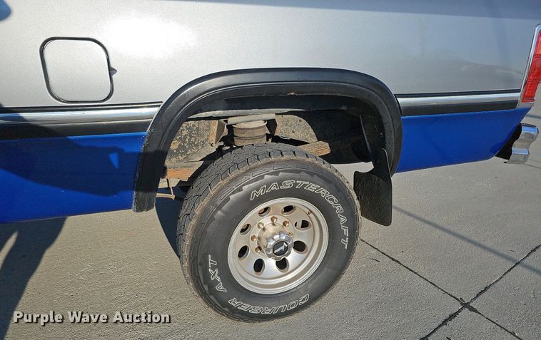 image for item MC9610 1993 Dodge Ram 250  Club Cab pickup truck